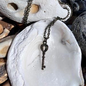 Vintage-style key necklace, steampunk, bronze key pendant necklace