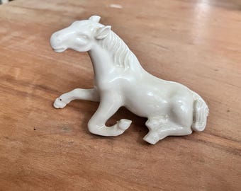 Swatow style ceramic horse, Chinese miniature vintage horse, Blanc-de-chine glazed horse figurine, vintage miniature sitting horse figure