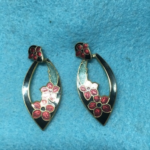 Drop floral cloisonne earrings 1980s/1990s enamel and gold-coated, for pierced ears, vintage