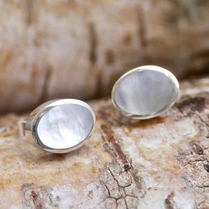 Mother of pearl silver stud earrings oval design
