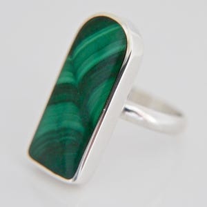 Malachite ring - handmade in silver - woman&#39;s ring