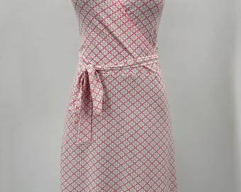 Gesimuleerde wikkeljurk | Roze en wit