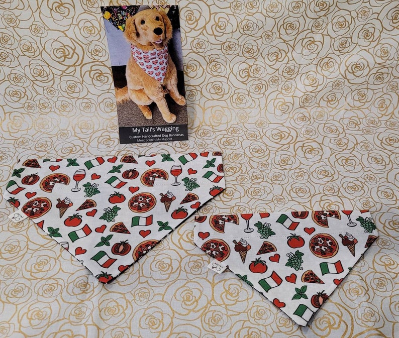 ITALIAN Foods DOG BANDANA Drapeaux Pizza Vin Raisin Coeurs Italie Fabriqué à la main Animaux de compagnie sur le collier Conception réversible en coton Unique image 3