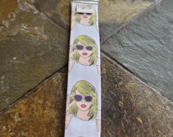TAYLOR SWIFT Wristlet Keychain Swiftie Fans Sunglasses