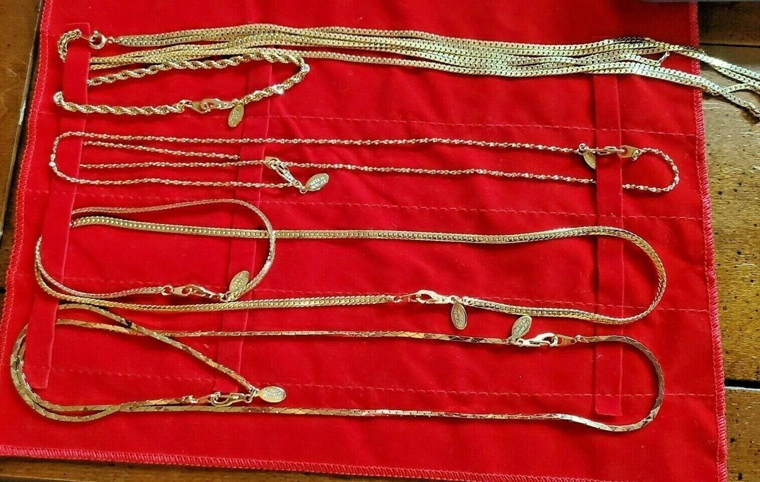 AMERICAN JEWELLERY COLLECTIONS 小売版 Vintage American Showcase Gold Plated Tone 4 Bracelets & 4