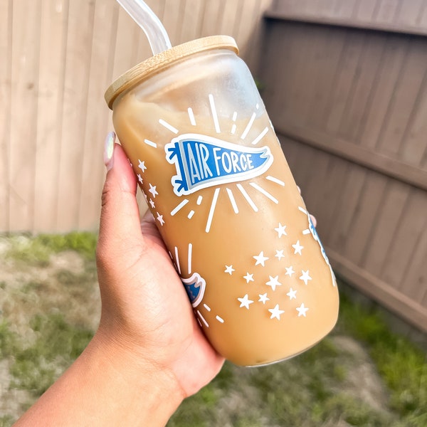 Air Force Pennant Retro Style Glass Can with Bamboo Lid & glass Straw, Iced Coffee Glass, Air Force Gift, Dependa Milso, Military Cup, Vet