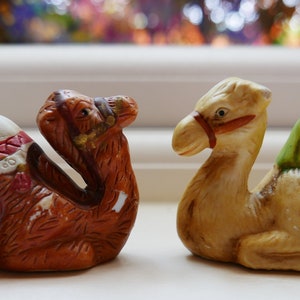Vintage Camel figurines, 2 detailed Camels for a traditional Nativity. Porcelain Christmas crib camels, TWO vintage camels for Christmas