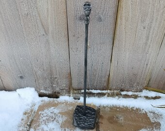 Skull style firepoker with individual stand