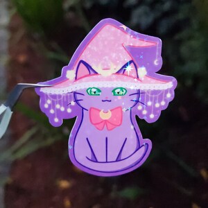 Autocollant holographique Witch Kitty Cat, autocollant Halloween, autocollant witchy, esthétique sorcière, autocollant de planificateur d’ordinateur portable De journal de bouteille d’eau