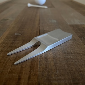 Aluminum Golf Divot Tool With Thumb Pocket