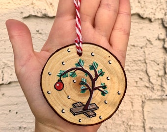 2.5 inch charlie brown christmas tree ornament hand painted small wood slice - peanuts mini wall hanging decor - classic christmas art gift