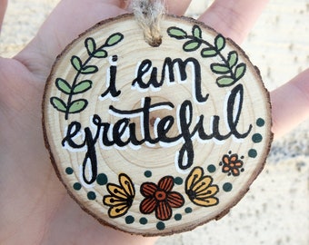 3 inch i am grateful quote tree ornament hand painted small wood slice circle - thanksgiving wall decoration - fall / autumn wreath art gift