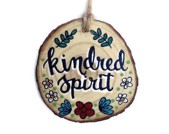 3 / 3.25 inch kindred spirit quote tree ornament hand painted wood slice circle - green gables mini wall hanging decor - anne book art gift