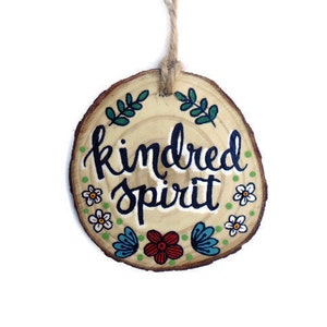 3 / 3.25 inch kindred spirit quote tree ornament hand painted wood slice circle - green gables mini wall hanging decor - anne book art gift