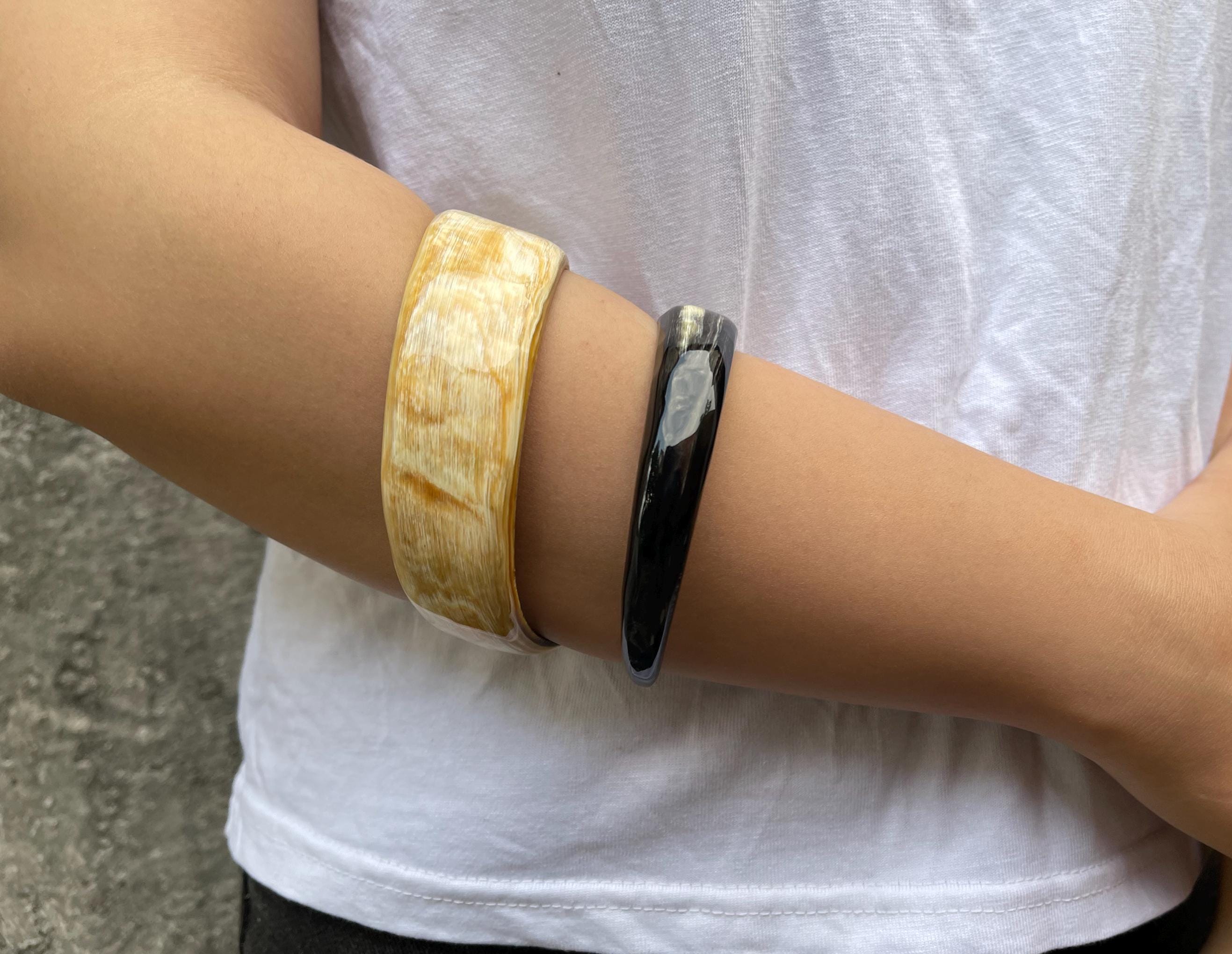 レビュー高評価の商品!の商品をすべて Beautiful Handcrafted Buffalo Horn Bangle Bracelet, Horn アクセサリー