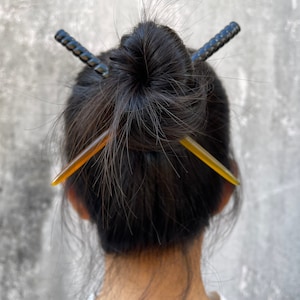 美しいバッファローホーンヘアスティックのペア、ヘアアクセサリー、ホーンヘアスティック、バッファローホーンジュエリー、ホーンヘアアクセサリー、バレッタ＆クリップ
