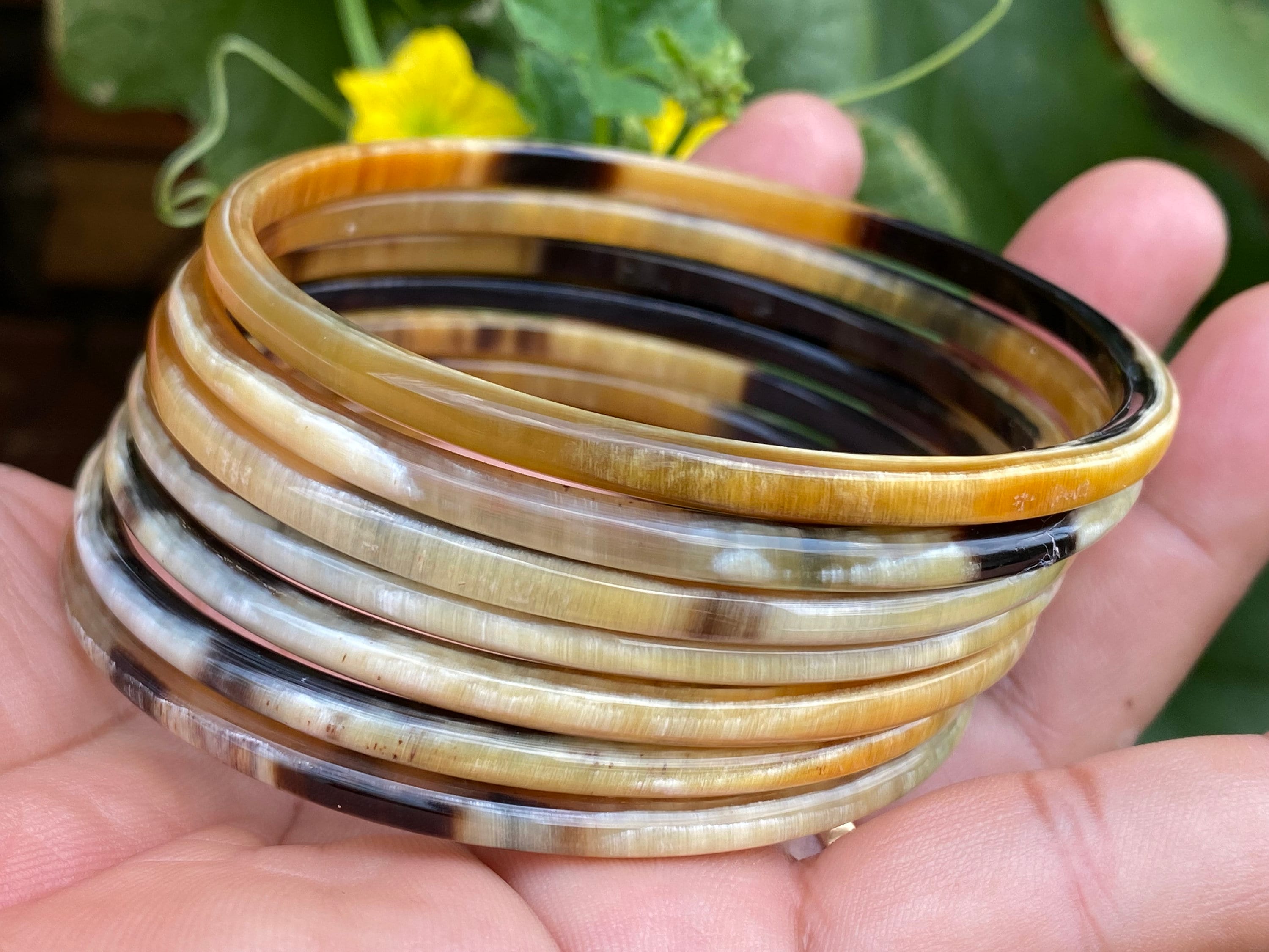衝撃の激安コスパ・掘り出し物も Set 7 Natural Buffalo Horn Bangle, Bracelet Set, Horn アクセサリー