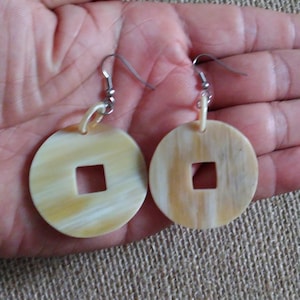 Büffelhorn Ohrringe, Runde Ohrringe, handgefertigte Büffelhorn Ohrringe, Handgefertigter Schmuck, Büffelhorn Schmuck