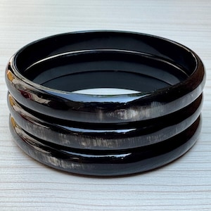 Set med 3 armband i buffelhorn i sällsynt färg, Armbandsset, Hornarmband, Hornsmycken, Armringar, Hornarmband, Armringar, Armbandsset