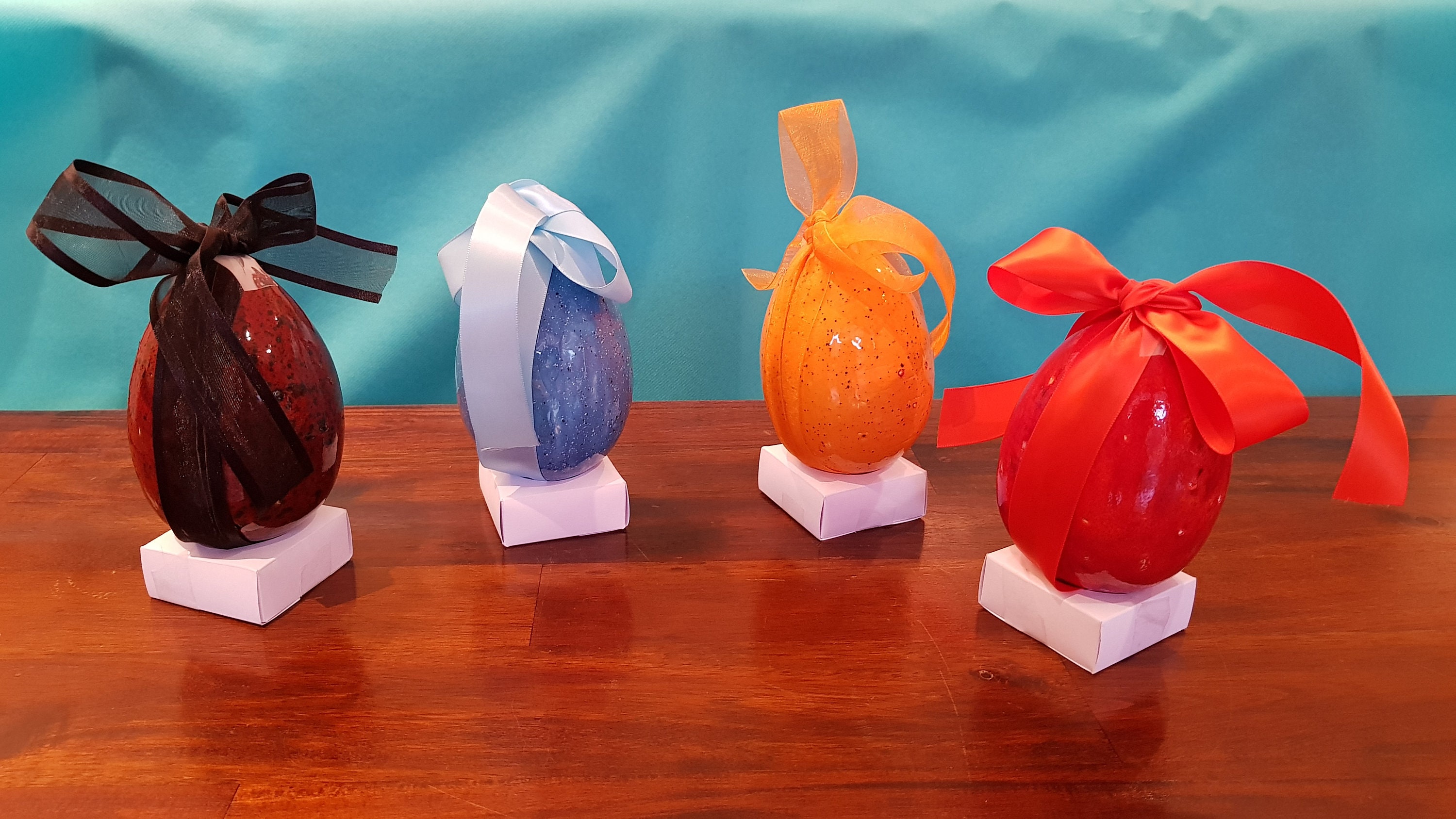 Oeufs de Pâques en Faïence Façonnée et Émaillée à La Main, Garnir Chocolats, Servant Coupelles Apéro