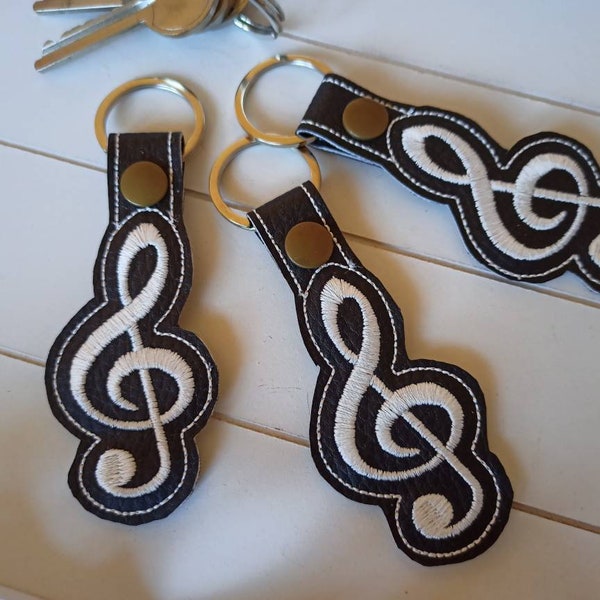 Notenschlüssel Schlüsselanhänger Taschenbaumler auf Kunstleder gestickt, Anhänger Violinschlüssel Geschenk Musiker, Schwarz Weiß
