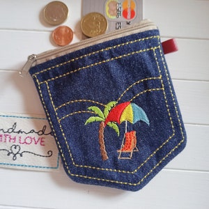 Geldbeutel Liegestuhl Strand Jeans bestickt blau Reissverschluss Geldbörse Reisegeldbeutel Upcycling