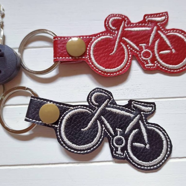 E-Bike Schlüsselanhänger Fahrrad gestickt auf Kunstleder rot oder schwarz, Taschenbaumler Radfahrer Geschenk