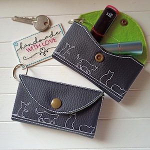 Schlüsseltasche Katze aus schwarzem Kunstleder bestickt, Schlüsselanhänger Tasche, USB Tasche Etui Lippenstift Kopfhörer