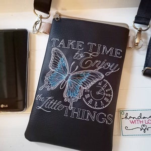 Handytasche zum Umhängen Little Things bestickt schwarzes veganes Kunstleder, Handtasche flach, Umhängetasche, Geschenk