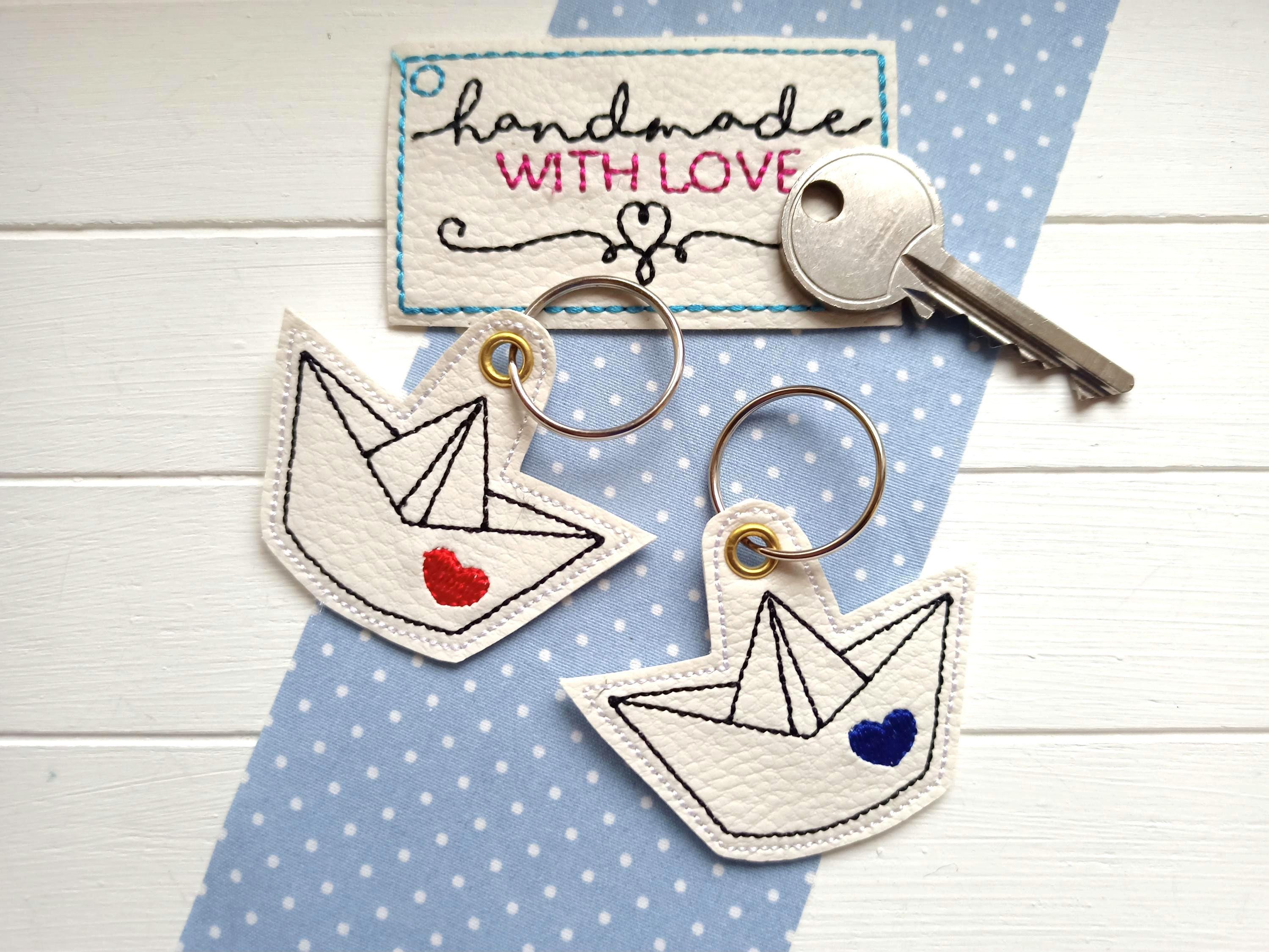 Schlüsselanhänger Papier Boot Schiff gefaltet Silber Anhänger Keychain Schlüsselanhänger Papier Boot Schiff gefaltet Silber Anhänger Keychain