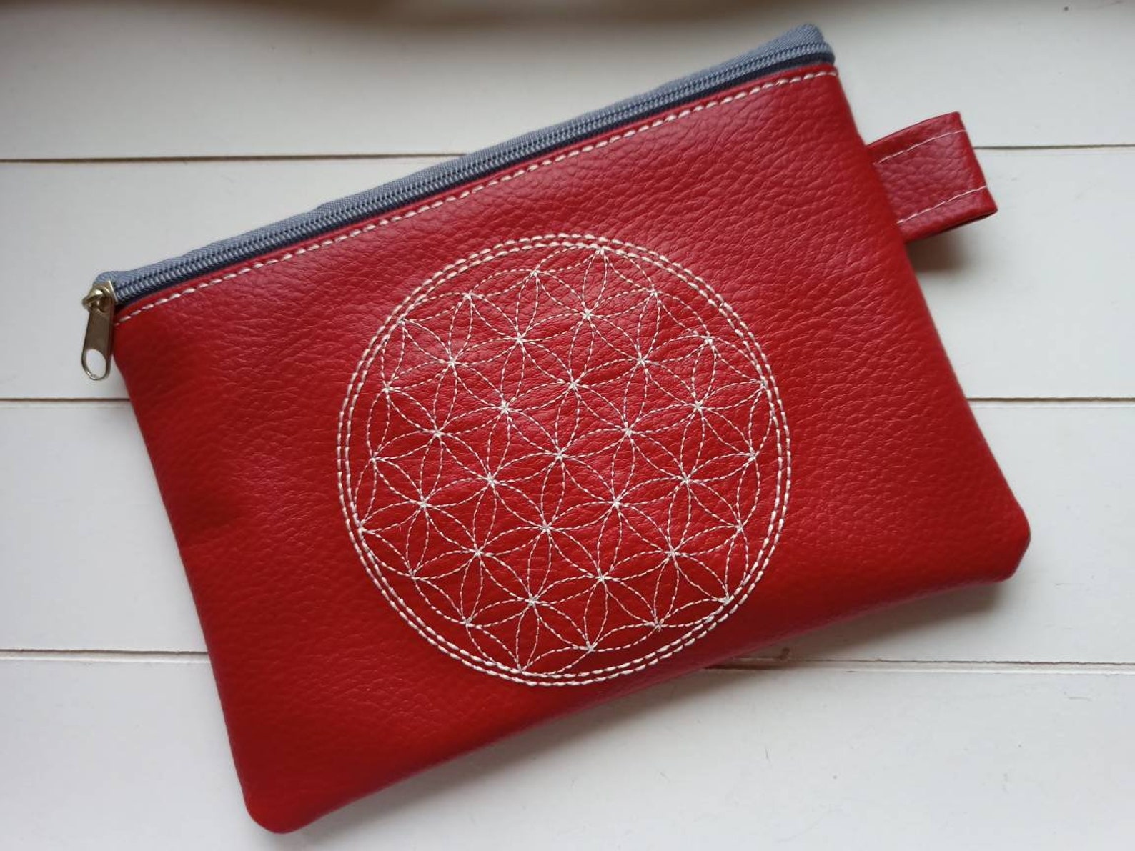 Kleines rotes Mäppchen mit Blume des Lebens bestickt mit | Etsy