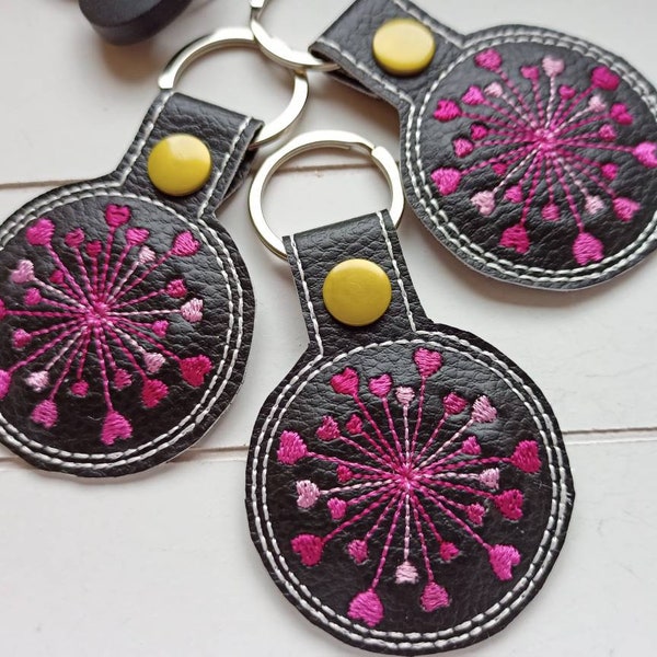 Schlüsselanhänger Pusteblume pink gestickt auf Kunstleder,  Anhänger Taschenbaumler Geschenk