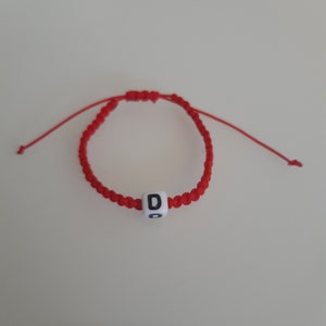 Pulsera con inicial de bebé, pulsera con letras personalizadas, protección roja para recién nacidos, pulsera de Kabballah, envío gratis a Alemania