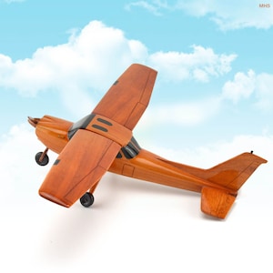 Cessna 172: houten vliegtuigmodel - gegraveerd Cessna-model - het beste cadeau voor piloten. Aangepast cadeau Vaderdag