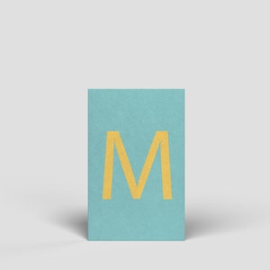 Midikarte Buchstabe M - Illustrierte Postkarte zum Geburtstag für Männer, Frauen, Kinder, Buchstabenkarte, Alphabet, ABC, Buchstaben lernen