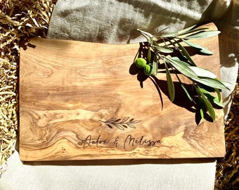 Personalized wedding gift - cutting board with engraving for the wedding - olive wood board as a wedding gift - with engraving + bark