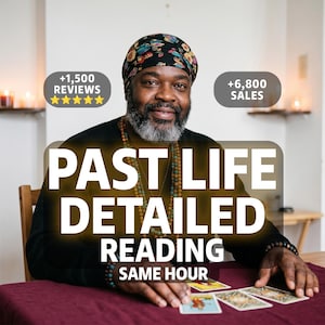 Könnte beinhalten: Eine Person mit gemustertem Kopftuch und Perlenketten sitzt an einem Tisch mit Tarotkarten. Textüberlagerungen zeigen +1.500 BEWERTUNGEN, +6.800 VERKÄUFE, DETAILLIERTE RÜCKFÜHRUNG und GLEICHE STUNDE. Die Person trägt einen schwarzen Langarmpullover.