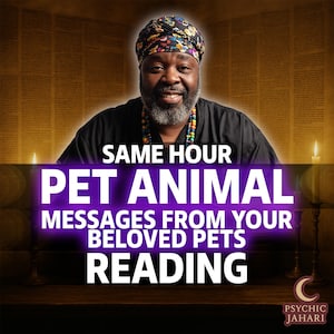 以下が含まれることがあります： 笑顔の男性とひげ、カラフルなヘッドウェアの画像。テキストオーバーレイには「同じ時間内に、あなたの愛するペットからのペットメッセージを読む」と書かれています。テキストの両側に2本のろうそくが灯っています。Psychic Jahariのロゴが右下にあります。