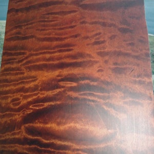 Makore figuurlijk afgewerkt houtfineer 9" x 15" op 11/16" MDF-paneel (karton)