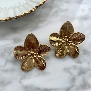 Statement Earrings Flower - gold earrings - Flower studs - big earrings flower - women's earrings - Flower earrings