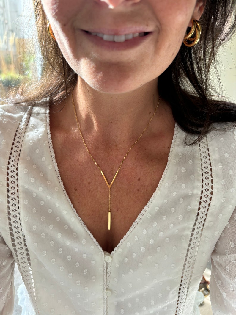 Ketting goud dames korte ketting minimalistisch kette gold short necklace schakelketting v-hanger dunne ketting met hanger afbeelding 5