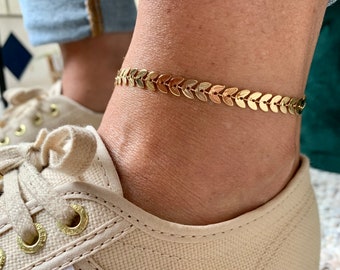 Fußkettchen mit goldenen Blättern – goldenes Fußkettchen – minimalistisches Damen-Knöchelarmband – Sommer – wasserfest – Fußkettchen