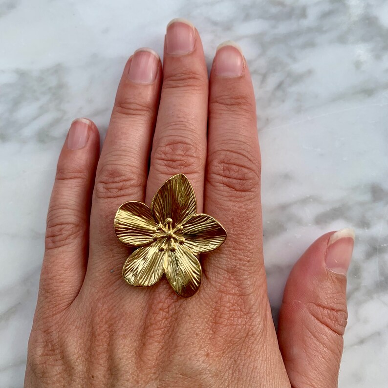 Anillo oro damas flor anillo de declaración anillo grande acero inoxidable anillo chapado en oro joyas de flores imagen 5