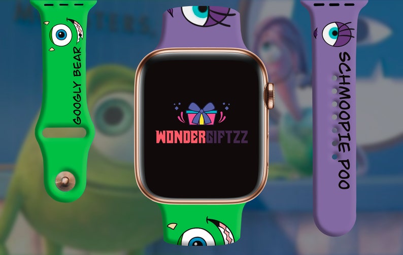 Puede incluir: Tres correas para Apple Watch con personajes de la pel&iacute;cula Monsters Inc. Las correas son verde, morado y verde. Las correas verdes tienen un dise&ntilde;o de monstruo de un ojo y el texto "GOOGLY BEAR" y "WONDERGIFTZZ". La correa morada tiene un dise&ntilde;o de monstruo de un ojo y el texto "SCHMOOPIE POO".