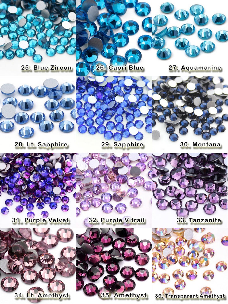 K&ouml;nnte beinhalten: Eine Sammlung runder, facettierter Strasssteine, die in zw&ouml;lf verschiedenen Farbgruppen von 25 bis 36 angeordnet sind. Die Farben umfassen Blue Zircon, Capri Blue, Aquamarine, Lt. Sapphire, Sapphire, Montana, Purple Velvet, Purple Vitrail, Tanzanite, Lt. Amethyst, Amethyst und Transparent Amethyst.