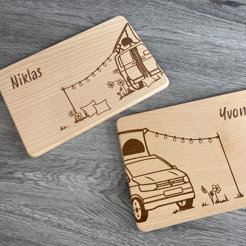 Urlaub mit Dachzelt Brettchen Set Partnerbrettchen Van Camper mit Dachzelt für Campingfans Dauercamper Vanlife Urlaub mit dem Campingbus auf dem Campingplatz besondere Geschenkidee  mit Namen personalisiert individuelles Geschenk