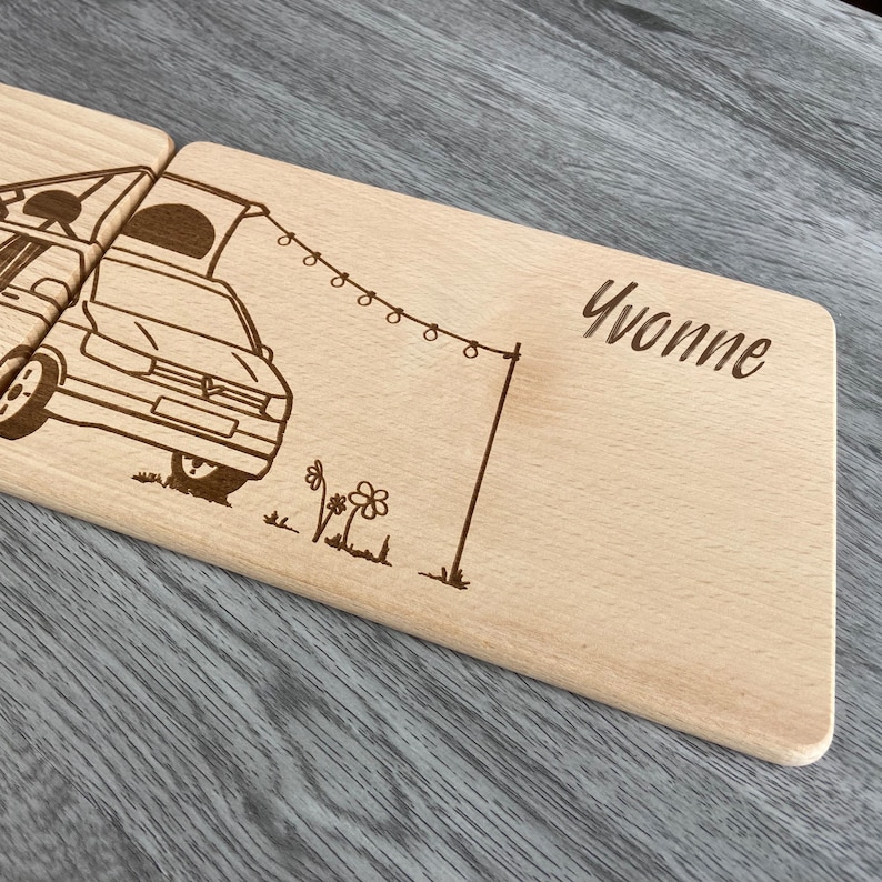 Urlaub mit Dachzelt Brettchen Set Partnerbrettchen Van Camper mit Dachzelt für Campingfans Dauercamper Vanlife Urlaub mit dem Campingbus auf dem Campingplatz besondere Geschenkidee  mit Namen personalisiert individuelles Geschenk