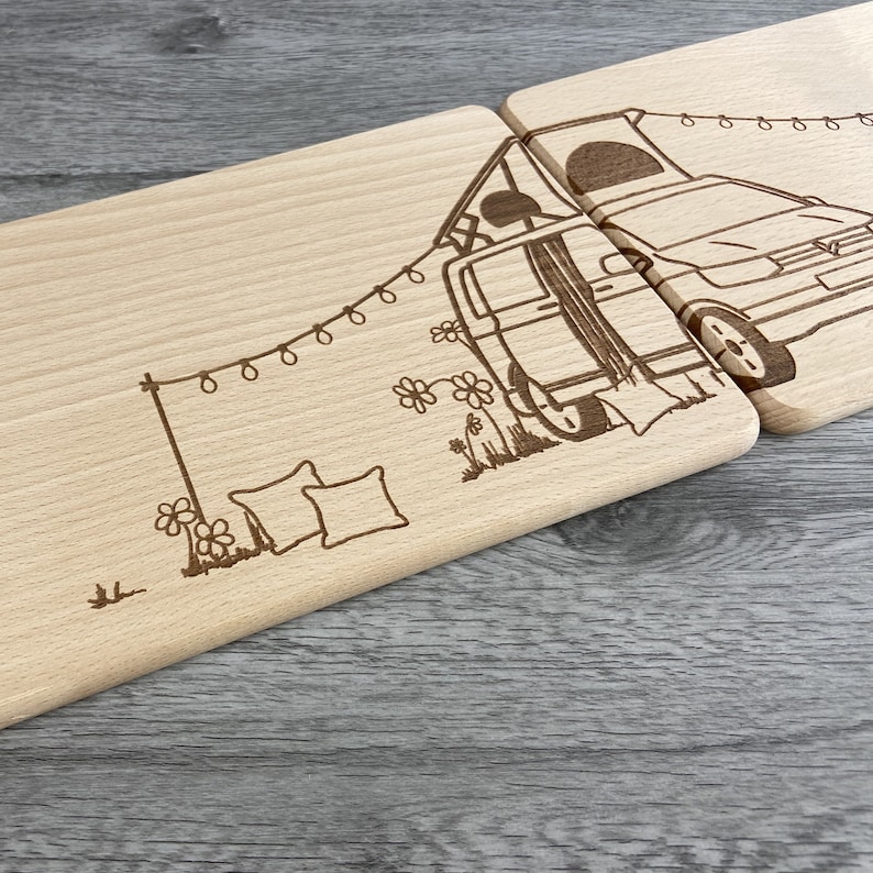 Urlaub mit Dachzelt Brettchen Set Partnerbrettchen Van Camper mit Dachzelt für Campingfans Dauercamper Vanlife Urlaub mit dem Campingbus auf dem Campingplatz besondere Geschenkidee  mit Namen personalisiert individuelles Geschenk