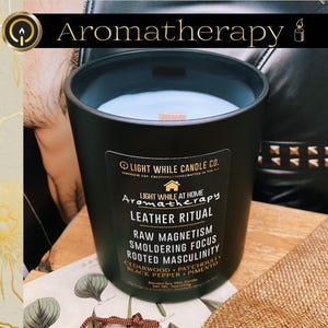 Bougie rituelle en cuir - Bougie d&#39;aromathérapie masculine - Patchouli, poivre noir et bois de cèdre - Parfum de cuir - Cadeau épicé sexy pour lui - Cire de soja