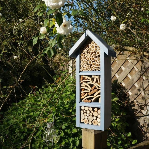 Large Bee hotel, Bug Hotel, Insect home, Garden furniture, Quality machined, sustainably sourced, 5 Yr Wood treatment, 18mm. Large size